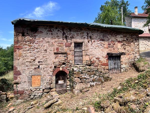 Petite bâtisse de charme à réhabiliter Planioles