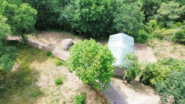 Petite bâtisse de charme à réhabiliter Planioles