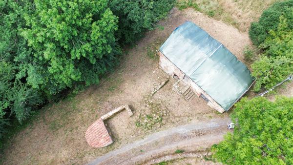 Petite bâtisse de charme à réhabiliter Planioles