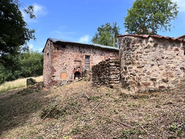 Petite bâtisse de charme à réhabiliter Planioles