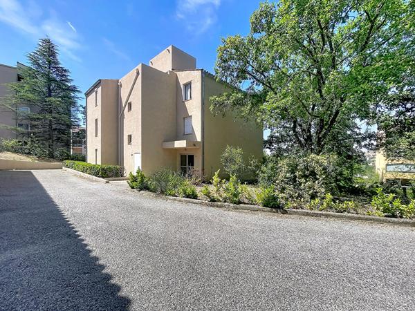 Studio Gréoux Les Bains 25,37m²  habitables et balcon