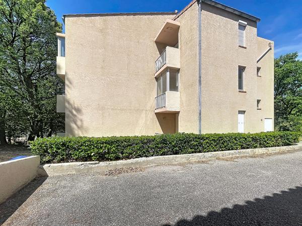 Studio Gréoux Les Bains 25,37m²  habitables et balcon