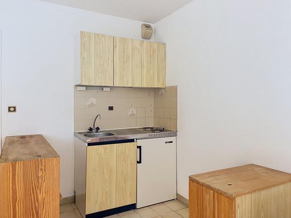 Studio Gréoux Les Bains 25,37m²  habitables et balcon