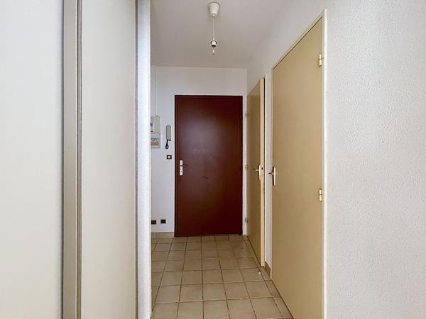 Studio Gréoux Les Bains 25,37m²  habitables et balcon