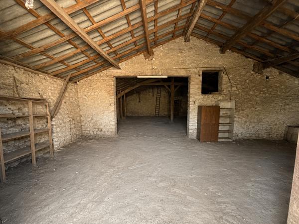 Maison en pierre avec grange et dépendances  Saint-Sylvestre-sur-Lot (47140)