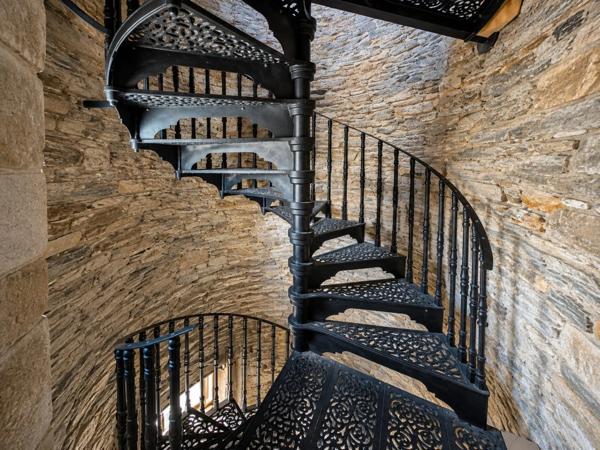 MANOIR HISTORIQUE DU XIVᵉ SIÈCLE – 543 M² – 9 CHAMBRES – 5,5 HECTARES
