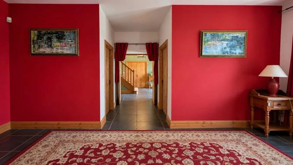 MANOIR HISTORIQUE DU XIVᵉ SIÈCLE – 543 M² – 9 CHAMBRES – 5,5 HECTARES
