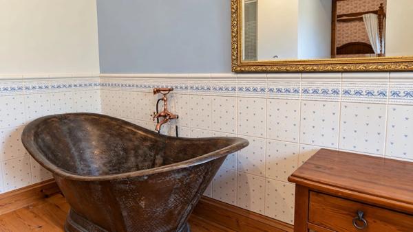MANOIR HISTORIQUE DU XIVᵉ SIÈCLE – 543 M² – 9 CHAMBRES – 5,5 HECTARES