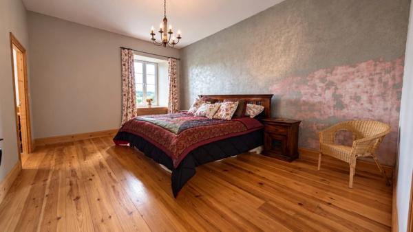 MANOIR HISTORIQUE DU XIVᵉ SIÈCLE – 543 M² – 9 CHAMBRES – 5,5 HECTARES