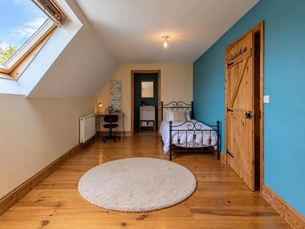 MANOIR HISTORIQUE DU XIVᵉ SIÈCLE – 543 M² – 9 CHAMBRES – 5,5 HECTARES