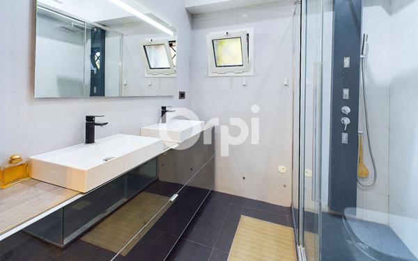 Maison à vendre    4 pièces • 141 m2 Mandelieu-la-Napoule