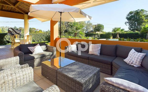 Maison à vendre    4 pièces • 141 m2 Mandelieu-la-Napoule