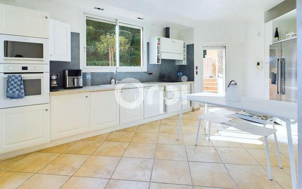 Maison à vendre    4 pièces • 141 m2 Mandelieu-la-Napoule