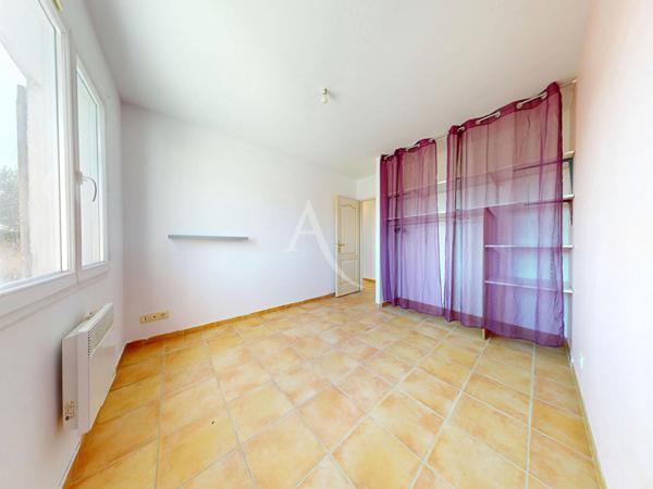 Maison 4 faces plain pied avec jardin et garage à Paraza