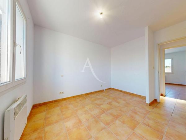 Maison 4 faces plain pied avec jardin et garage à Paraza