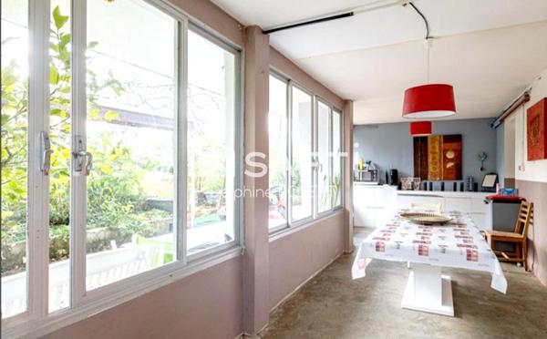 Maison surélevé avec beau potentiel