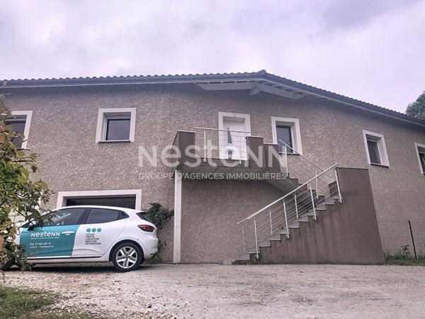 Maison traditionnelle avec vue , 4 chambres, garage et terrain sur Lapte