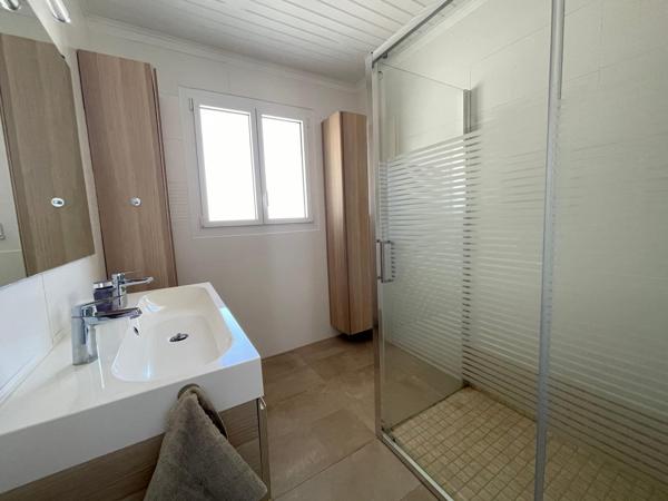 Maison joliment rénovée au calme à Lège