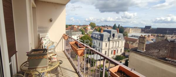 Appartement Dole 5 pièces  108 m2, résidence sécurisée + box + parking + cave+ grenier