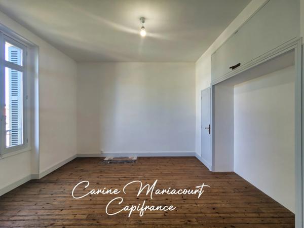 MAISON DE MAITRE AVEC PISCINE à 25 minutes de Niort- 5 CHAMBRES - TERRAIN CLOS DE 1203 M2