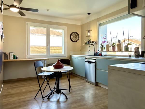 Tournon-sur-Rhône (07300) Maison familiale rénovée d’environ 110 m², 4 chambres, bureaux, garage double, terrain clos de 800 m² - Tourno