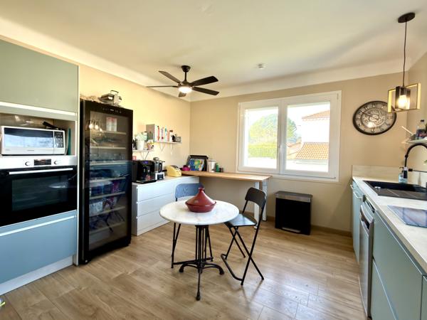 Tournon-sur-Rhône (07300) Maison familiale rénovée d’environ 110 m², 4 chambres, bureaux, garage double, terrain clos de 800 m² - Tourno