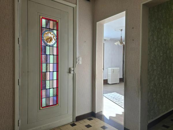 MAISON DE VILLE EN PLEIN CENTRE DE MONTMOREAU