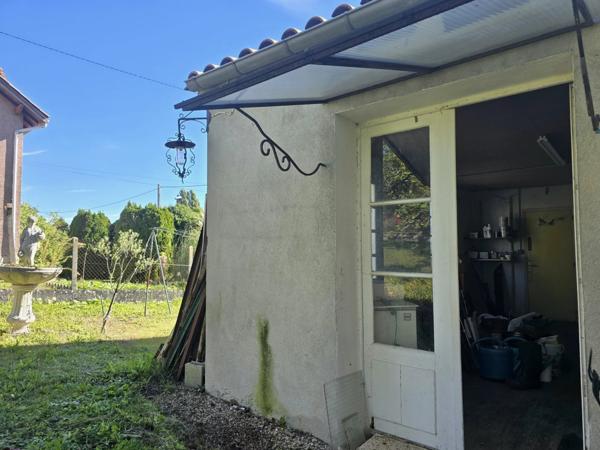 MAISON DE VILLE EN PLEIN CENTRE DE MONTMOREAU