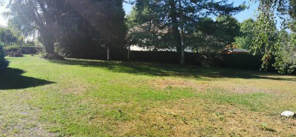 A VENDRE TERRAIN CONSTRUCTIBLE A COUZEIX