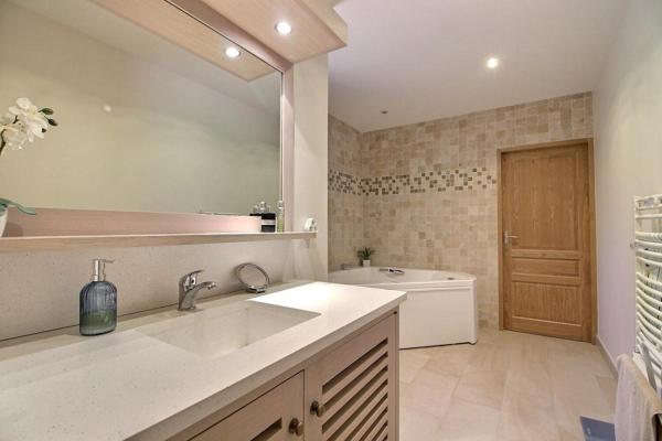 Villa Contemporaine L'Isle Sur La Sorgue 7 pièces 196 m² - 965 000 Euros