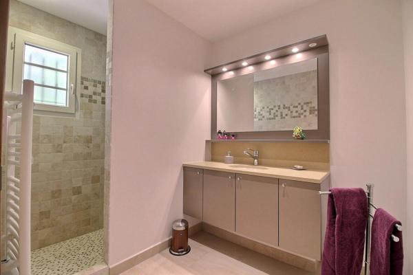 Villa Contemporaine L'Isle Sur La Sorgue 7 pièces 196 m² - 965 000 Euros