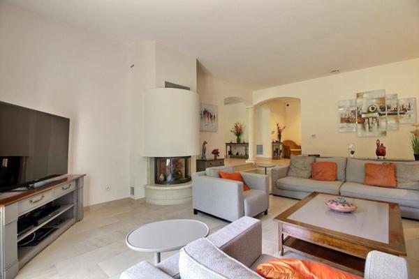 Villa Contemporaine L'Isle Sur La Sorgue 7 pièces 196 m² - 965 000 Euros