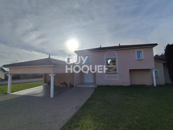 Maison Provençale à vendre à Lézigneux - 8 pièces, piscine et grand terrain