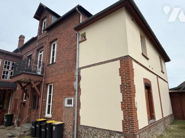 BERNAY CENTRE VILLE APPART T 2 61.69m² commerces et gare à pied 1er étage très bon état