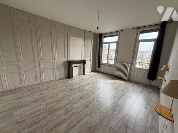 BERNAY CENTRE VILLE APPART T 2 61.69m² commerces et gare à pied 1er étage très bon état