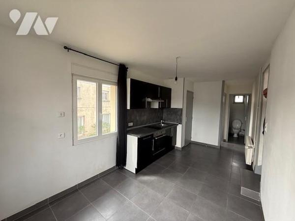 BERNAY CENTRE VILLE APPART T 2 61.69m² commerces et gare à pied 1er étage très bon état