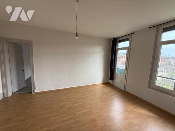 BERNAY CENTRE VILLE APPART T 2 61.69m² commerces et gare à pied 1er étage très bon état