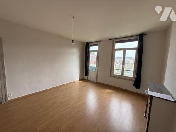 BERNAY CENTRE VILLE APPART T 2 61.69m² commerces et gare à pied 1er étage très bon état