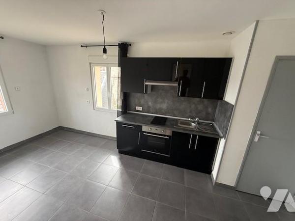 BERNAY CENTRE VILLE APPART T 2 61.69m² commerces et gare à pied 1er étage très bon état