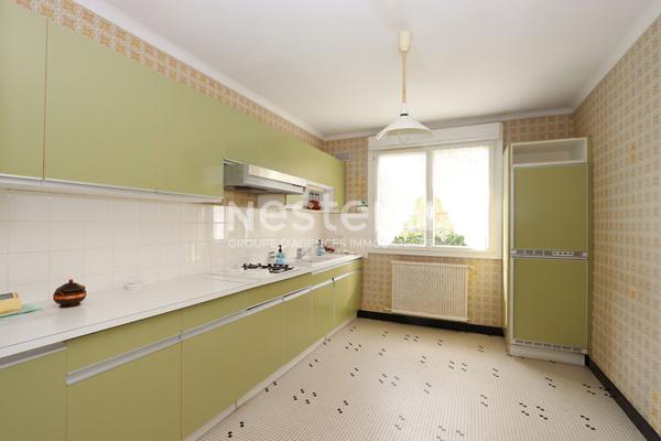 Maison de plain-pied de 88 m² habitables sur terrain de 1856 m² - Garage