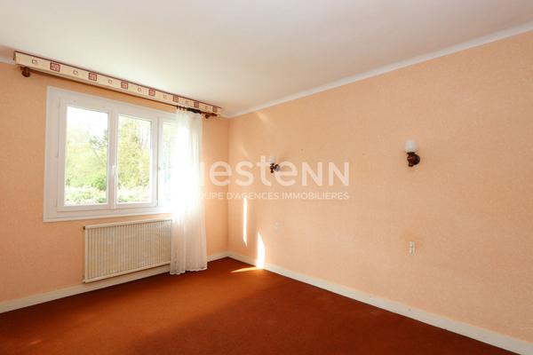 Maison de plain-pied de 88 m² habitables sur terrain de 1856 m² - Garage