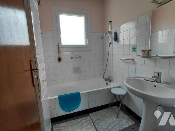 Maison 5 pièces à vendre avec terrain constructible de 4 475 m² - PONTIVY (56300) - Morbihan
...