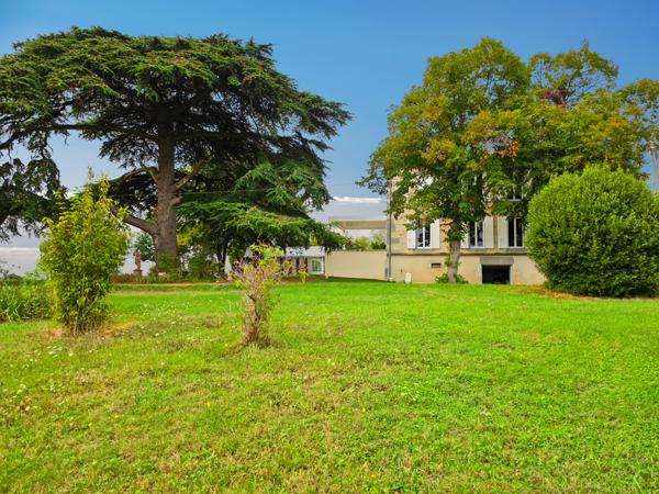 Maison 10 pièces - 300 m²