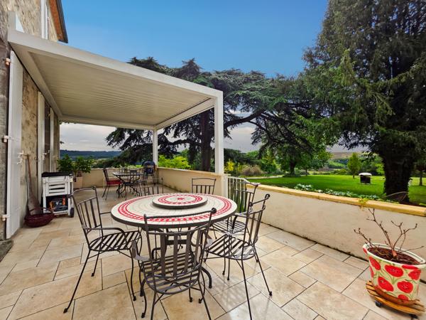 Maison 10 pièces - 300 m²