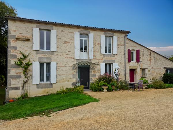 Maison 10 pièces - 300 m²