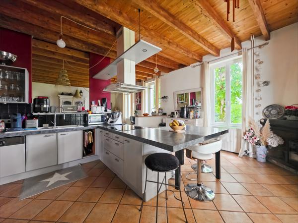 Maison 10 pièces - 300 m²