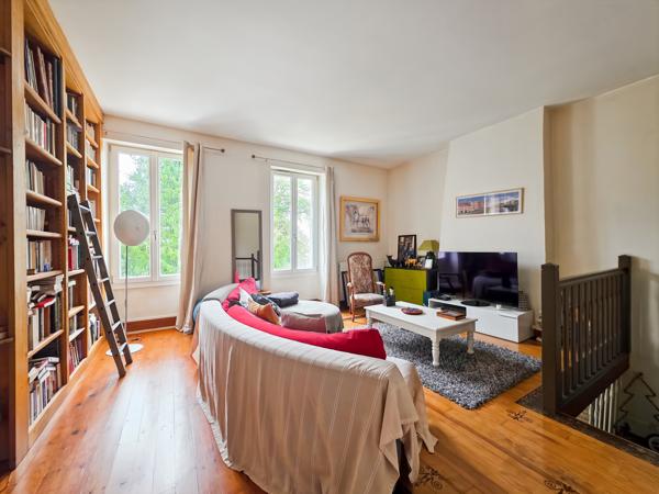 Maison 10 pièces - 300 m²