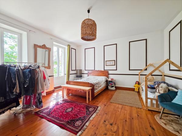 Maison 10 pièces - 300 m²