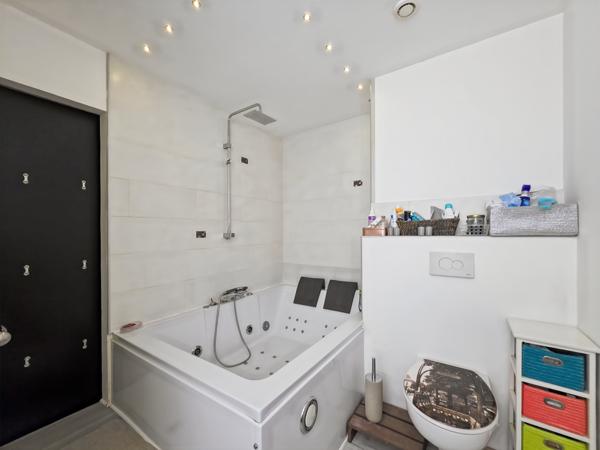 Maison 10 pièces - 300 m²