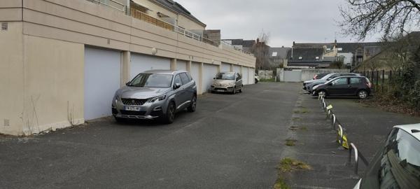 Lot de 7 parkings aériens